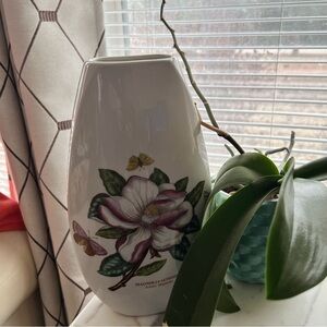 Portmeirion The Botanic Garden White Vase with Magnolia Design
